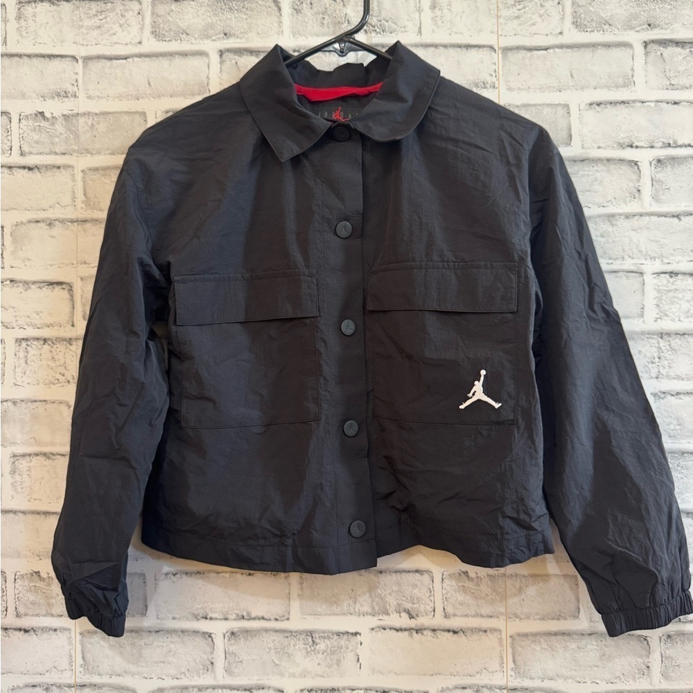 NWT! Girl’s Jordan water resistant button down collared logo jacket Size Medium